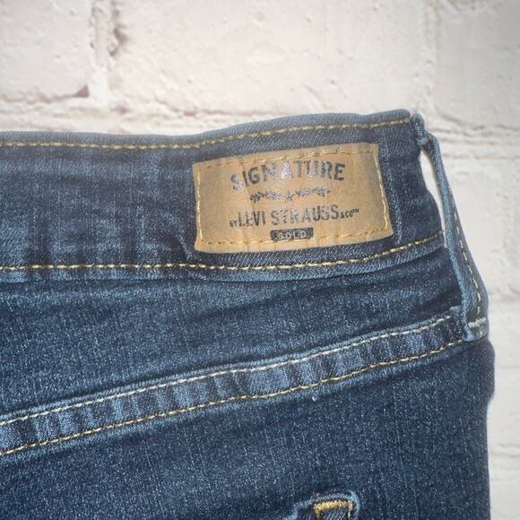 Levi’s Signature Modern Skinny Shorts Women’s Denim Bermuda Dark Wash Size 18 - Picture 6 of 10
